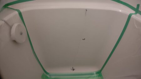 お風呂浴槽　ひび割れ修理
