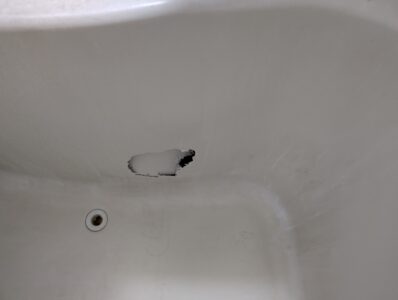 お風呂浴槽　穴あき補修